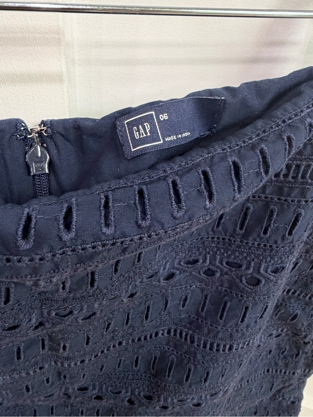 GAP Navy Eyelet Mini Skirt - Picture 3 of 5